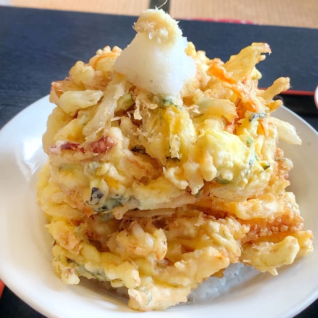 居酒屋さくら 白いかと夏野菜のかき揚げ丼